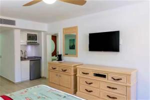 Gallery image of Astounding Studio Sleeps 4 with Unique Pool in Cabo in Cabo San Lucas