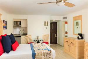 Gallery image of Astounding Studio Sleeps 4 with Unique Pool in Cabo in Cabo San Lucas