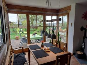Ruang duduk di Kuckucksnest - Ferienwohnung Welschneudorf +9 gambar