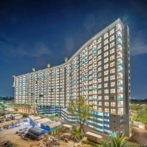 a large tall building with a lot of occupancy at Luxury Astra Sky River in Chiang Mai