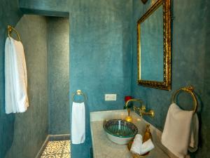 Koupelna v ubytování Riad dada Messouda spa