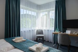 Posteľ alebo postele v izbe v ubytovaní Hotel i Apartamenty pod Śnieżnikiem
