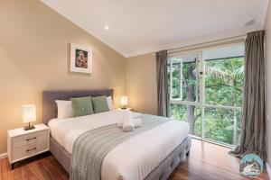 Postel nebo postele na pokoji v ubytování Aircabin - Warrawee - Sydney - 5 Beds House