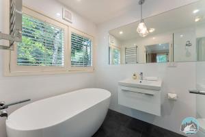 Koupelna v ubytování Aircabin - Warrawee - Sydney - 5 Beds House + 20 fotografií