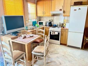 Η κουζίνα ή μικρή κουζίνα στο Chios Cozy studio Island Getaway