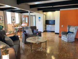 Posezení v ubytování Heikendorf Große Ferienwohnung mit Terrasse