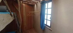 Posteľ alebo postele v izbe v ubytovaní Cabanes des Landes- cabane sur pilotis