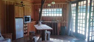 Kuchyňa alebo kuchynka v ubytovaní Cabanes des Landes- cabane sur pilotis