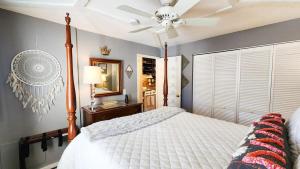 a bedroom with a bed and a ceiling fan at 1 BDR Condo in the Heart of Breck Walk to Gondola in Breckenridge