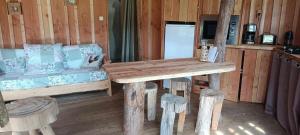 Kuchyňa alebo kuchynka v ubytovaní Cabanes des Landes- cabane sur pilotis