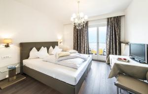 Кровать или кровати в номере Hotel Pension Verdorfer