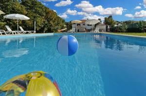 Bazén v ubytování Ferienwohnung für 8 Personen ca 120 qm in Modrusani, Istrien Binnenland von Istrien nebo v jeho okolí