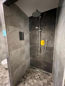 Ένα μπάνιο στο Moderne Ferienwohnung in Dilsberg