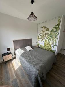 En eller flere senge i et værelse på Appartement Agen sud