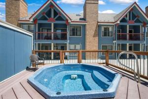 Πισίνα στο ή κοντά στο Heart of Breck Studio Hot tub Pool and Parking