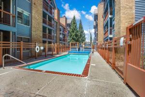 Πισίνα στο ή κοντά στο Heart of Breck Studio Hot tub Pool and Parking