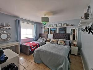 a bedroom with two beds and a couch at Coral Cove Bundoran in Bundoran