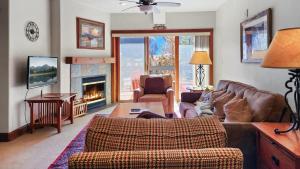 a living room with a couch and a fireplace at Cozy 2BD Near Free Shuttle and Ski Lifts in Dillon