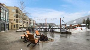 a town square with chairs and a fire place at Chic Lakeside 1BR 4-Min to Keystone Resort in Keystone