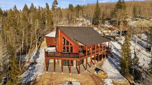 an overhead view of a house in the woods at 3BR+Loft Modern Mountain Retreat w Hot Tub in Alma