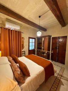 Postel nebo postele na pokoji v ubytování Maria's B&B