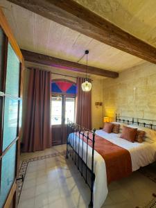 Postel nebo postele na pokoji v ubytování Maria's B&B