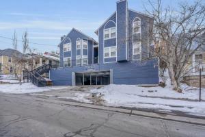 Το Downtown 2BD Retreat-Walk Everywhere τον χειμώνα