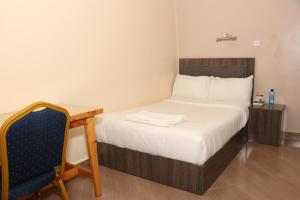 A bed or beds in a room at Motel Clavina