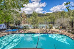 a large swimming pool with blue water at 2BDR Three Minutes to Olympic Valley in Tahoe City