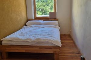 Llit o llits en una habitació de Wohnung in der Waldstadt