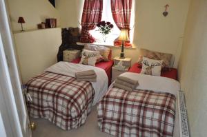 A bed or beds in a room at The Stags Head Inn 