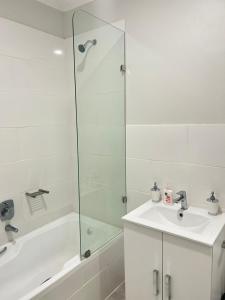 Kúpeľňa v ubytovaní Feels Like Home Condo Victoria Falls