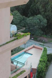 Изглед към басейн в Apartamento en Reñaca con Vista al Mar или наблизо