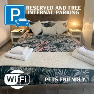 a bed in a bedroom with a sign that reads reserved and free internal parking at casa Hanna2 in Intra