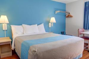 Postel nebo postele na pokoji v ubytování Motel 6-The Dalles, OR