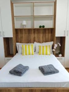 Ein Bett oder Betten in einem Zimmer der Unterkunft Apartman Rajska Banja