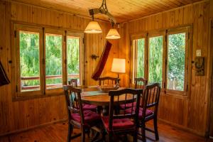 Fotografie z fotogalerie ubytování Acogedora cabaña de madera con vista a la montaña v destinaci Potrerillos + 47 fotografií