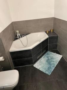Ванна кімната в Luxuriöse Ferienwohnung mit Sauna und Whirlpool