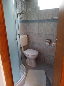 Koupelna v ubytování Apartmani Vitković II Cres
