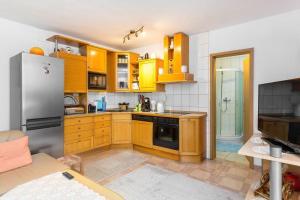 Een keuken of kitchenette bij Ferienwohnung für 4 Personen ca 46 qm in Medulin, Istrien Südküste von Istrien - b59391