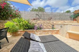 eine Terrasse mit zwei Bänken und einem Zaun in der Unterkunft Ferienhaus mit Privatpool für 6 Personen ca 100 m in S'Horta, Mallorca Südostküste von Mallorca in S'Horta + 14 Fotos