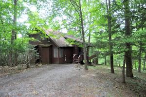 Κήπος έξω από το Treetop Cabin -- Pool Access - Fireplace - Grill - Screen Porch - Deck - Wifi - Golf Nearby