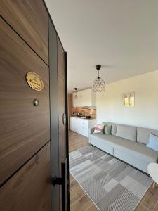 a door leading to a living room with a couch at Apartmani Živković in Veliko Gradište