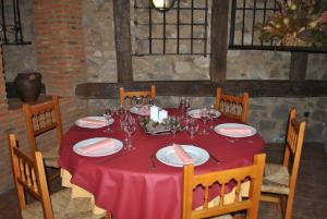 Reštaurácia alebo iné gastronomické zariadenie v ubytovaní Hotel Villa de Berzocana