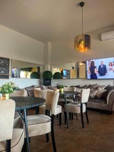 A seating area at Boutique Hotel & Event Center