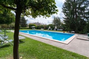 Kolam renang di atau dekat dengan [10 min Vaticano] Big home Balduina con piscina