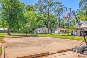 an empty basketball court with a basketball hoop at Chateau de la Cutting in Jennings
