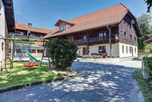 Κήπος έξω από το Ferienwohnung in Sankt Oswald mit großem Balkon