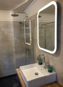 BB Grindhuset tesisinde bir banyo