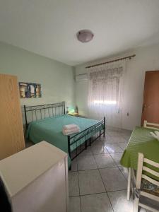 a bedroom with a bed and a table and chairs at Case Vacanza Trappetodavivere in Trappeto